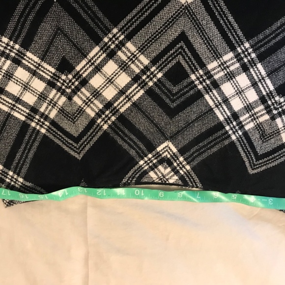 Banana Republic plaid skirt. Fit and Flare style size 12. Acrylic and Wool Blend - Picture 5 of 5